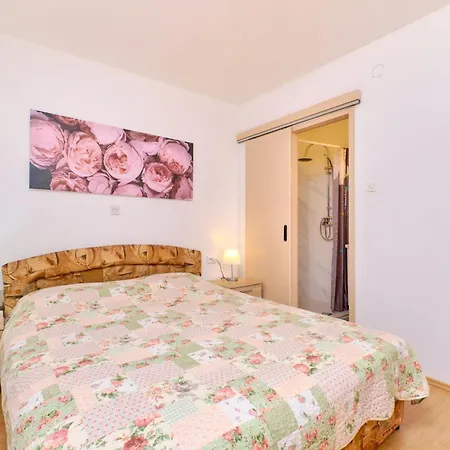 Mit Terrasse By Interhome 아파트 말리로시니