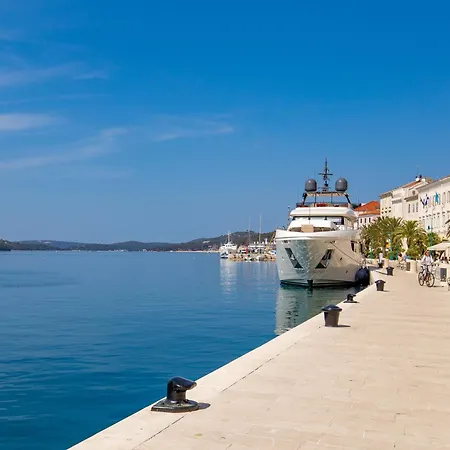 Mit Terrasse By Interhome