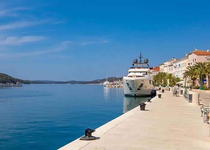 Mit Terrasse By Interhome