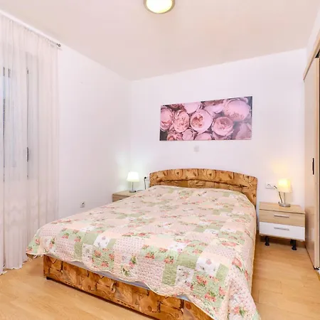 Mit Terrasse By Interhome Apartment Mali Lošinj